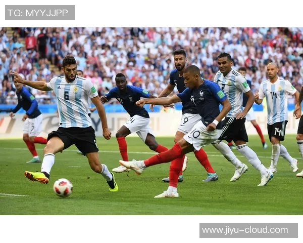 法国足球巨星风采高清背景图展现精彩瞬间与足球荣耀 法国足球巨星风采高清背景图展现精彩瞬间与足球荣耀