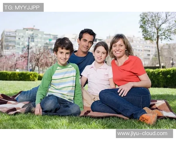 足球巨星带儿女出镜 温馨家庭时刻引发网友热议